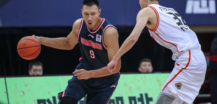 媒体人：杯赛的地板问题太大了，换地板无望应该撕掉所有地贴（媒体人称杯赛地板问题严重，更换无望应全部撕掉地贴）