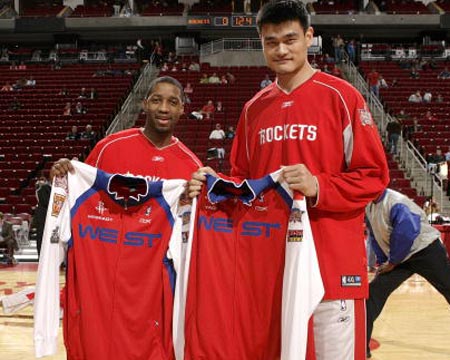 带大力神杯亮相，斯卡洛尼：上届决赛令人难忘，我们会再努力（手捧大力神杯亮相，斯卡洛尼：上届决赛难忘，我们会继续努力）