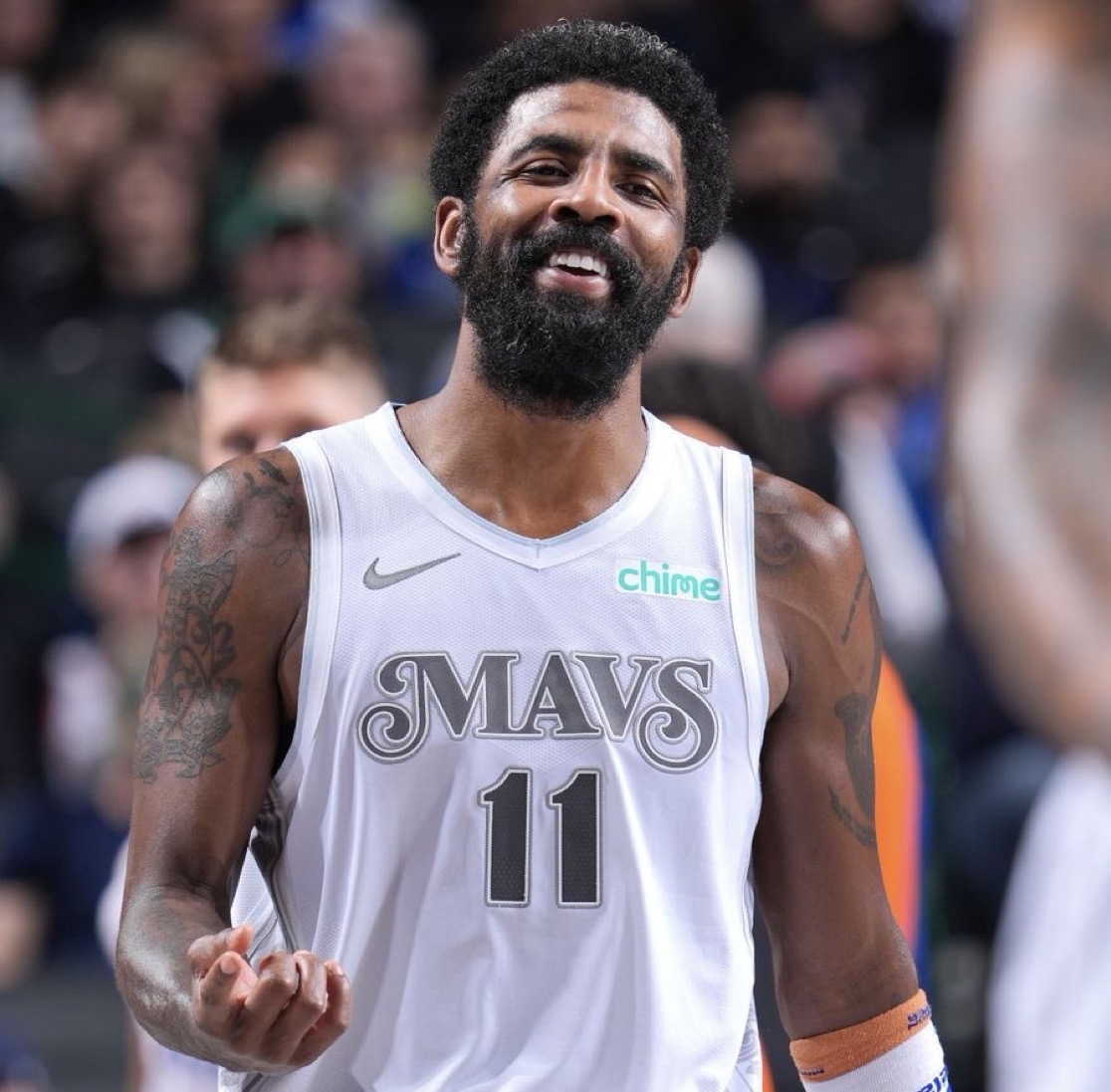 记者：若报价3000-4000万欧，马赛会考虑出售队长巴列尔迪（记者：马赛或在收到3000万至4000万欧报价时考虑出售队长巴列尔迪）