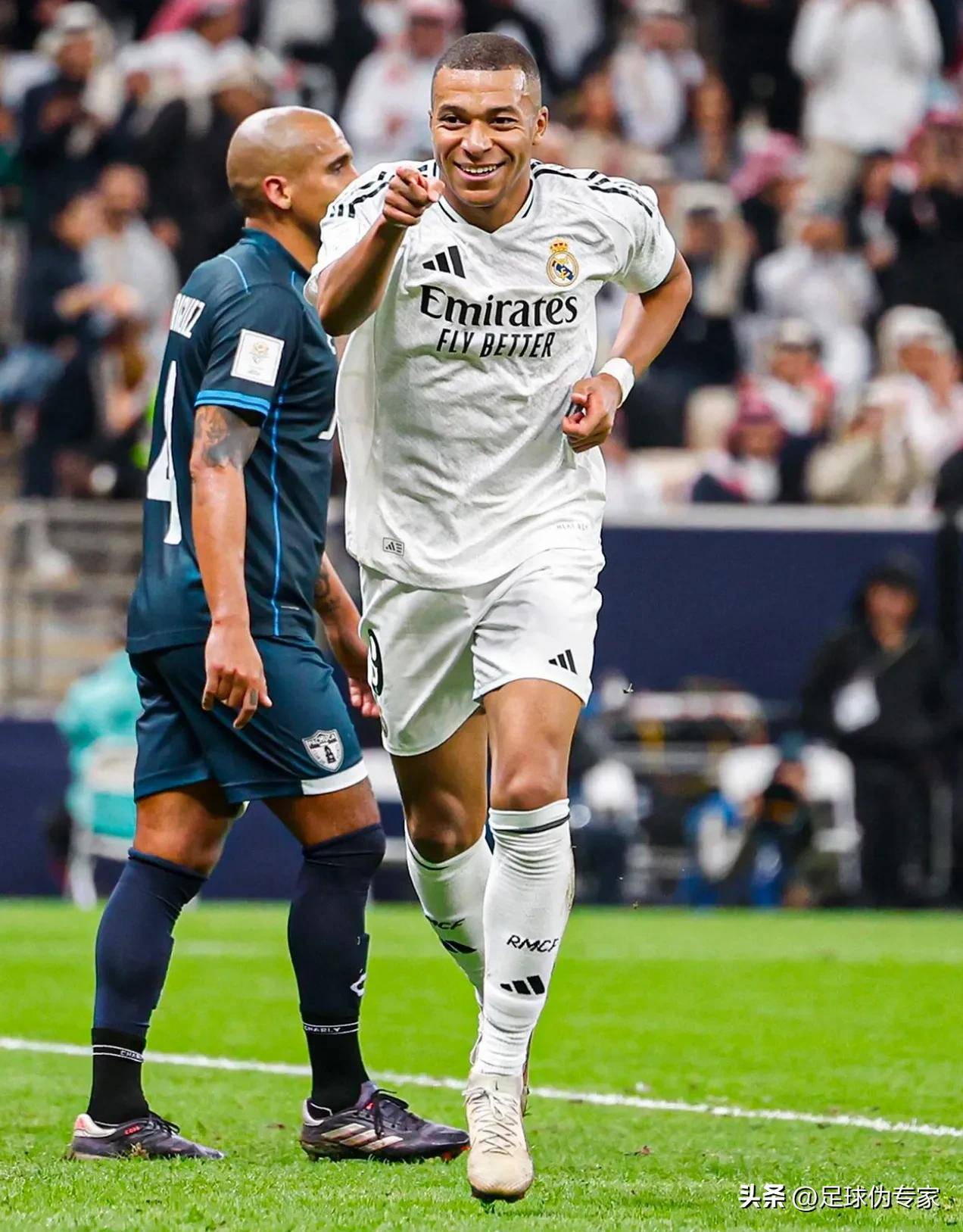 WTT香港总决赛选手城市照，王楚钦率先到达拍照地点（WTT香港总决赛选手城市打卡照：王楚钦率先抵达拍摄地）