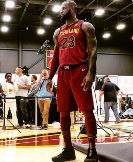 布冯谈意大利足球：我们从小就注重成绩，现在要回归技术训练（布冯：意大利足球从小偏重成绩，如今该重拾技术训练）