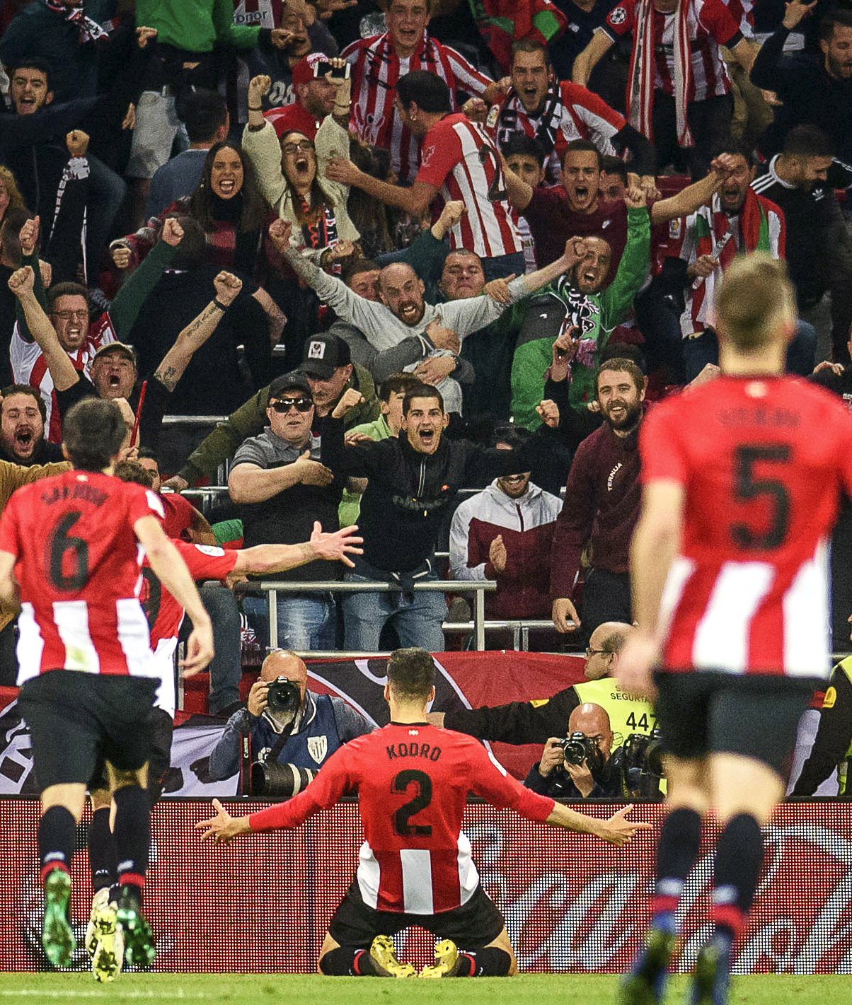 快船官方伤病报告显示保罗今天缺阵，原因是未随队（快船伤病名单更新：保罗今日因未随队缺席）