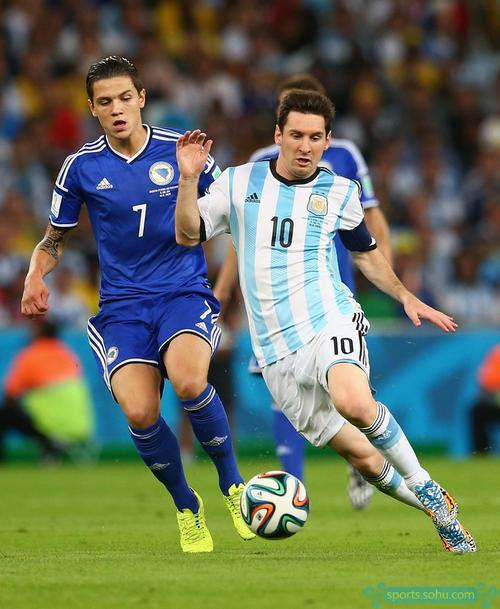 齐沃：种种困难让我们在赢球后更高兴；今天的劳塔罗值得拥抱（齐沃：历经重重困难，胜利更甜；今夜的劳塔罗值得一个拥抱）