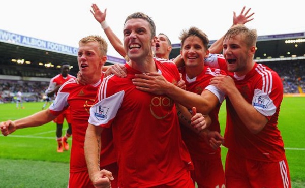 欧联对阵格拉茨风暴，卡拉布里亚打进挑球过人后精彩进球