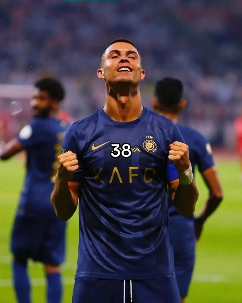 图片报：曼联、曼城&阿森纳在关注法兰克福后卫纳撒尼尔-布朗（《图片报》：曼联、曼城与阿森纳有意法兰克福后卫纳撒尼尔-布朗）