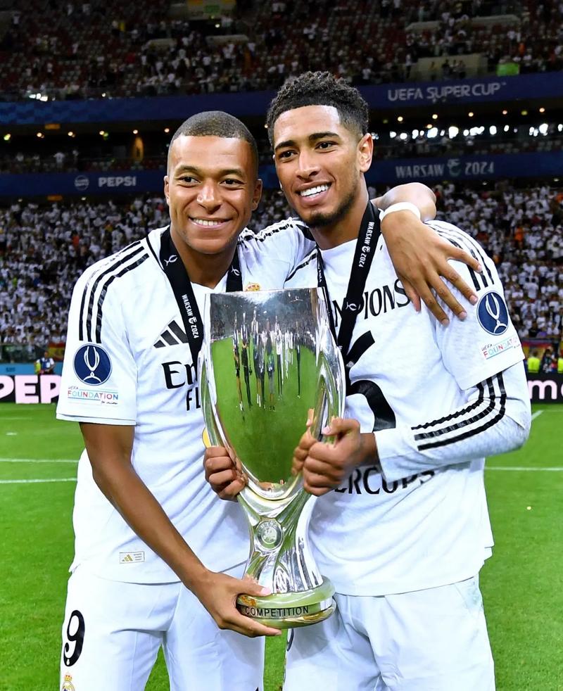 格罗索：萨索洛要无畏前行，我从里皮那里学到不要束缚球员（格罗索：萨索洛应勇往直前，我从里皮学到要放手让球员发挥）