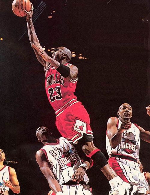 NBA：湖人加时险胜掘金 詹姆斯砍下40分（NBA：湖人加时力克掘金，詹姆斯轰下40分）