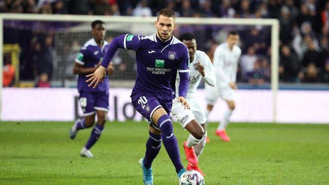 当他再次穿 当他再次穿